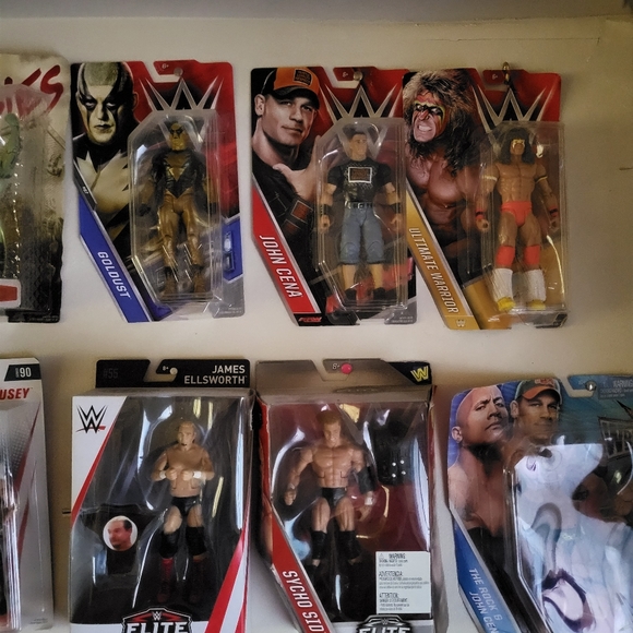 Mystery box of 5 brand new in package wwe figures - Picture 4 of 9